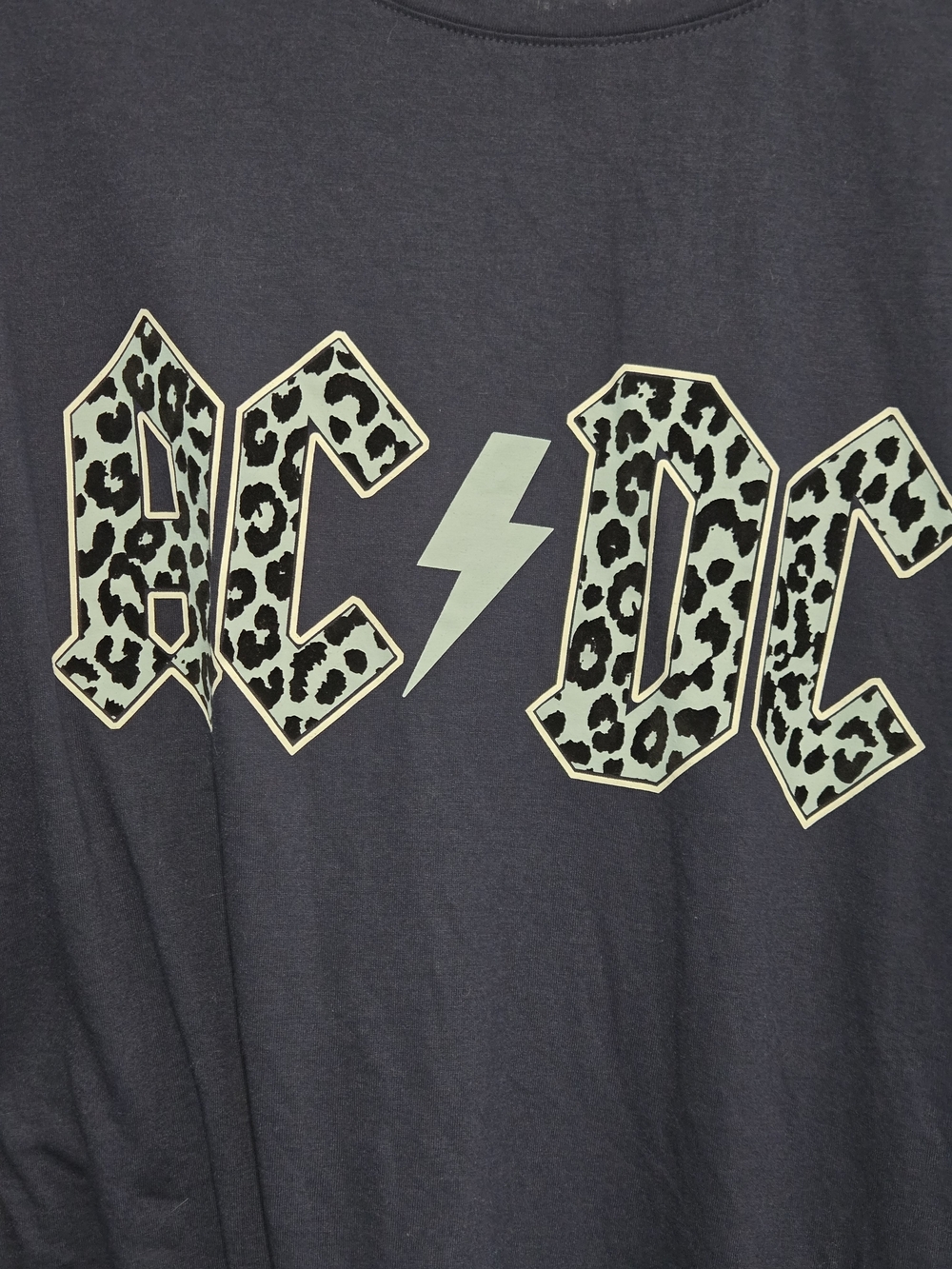 AC/DC Graphic Tee Women’s Plus Size 3X Blue Leopard Print Logo Band T-Shirt - Picture 3 of 6